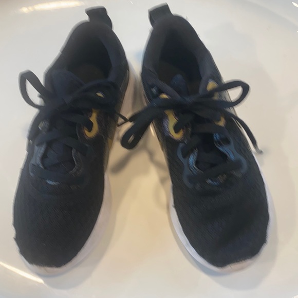 NIKE Legend Young Girls Sz.11-Used Good Condition - Picture 2 of 5